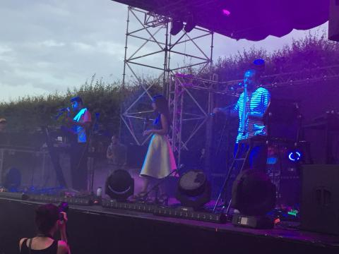 Gli arrangiamenti musicali dei BowLand tra groove, elettronica, una voce eterea e sonorità inusuali.