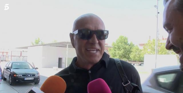 Kiko Matamoros atiende a la prensa antes de su intervención. / Telecinco