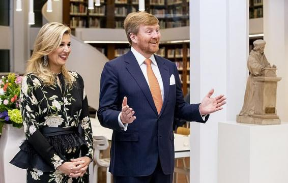 La reina Máxima de Holanda y el rey Guillermo Alejandro en Indonesia.