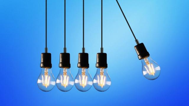 Scendono le bollette luce e gas da aprile