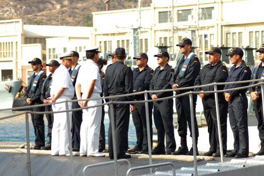 Revista a la tripulación del submarino Tramontana, la instrucción de tripulaciones del S-80 esta ya muy avanzada