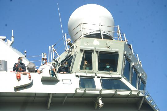 Saludos a los familiares desde el puente de mando del 