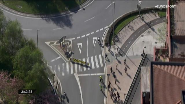 L'errore di percorso di Alex Aranburu - © Screenshot Eurosport.